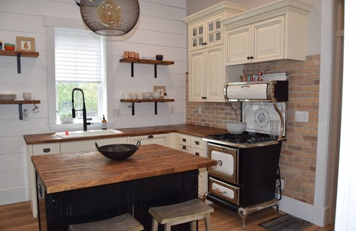 Escalante House | NEWLY REMODELED HISTORIC FARMHOUSE!