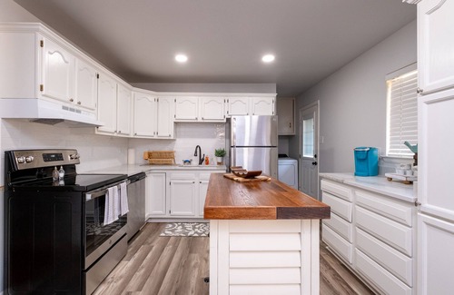 Little Rock House | Newly Remodeled home near Hwy, food and shopping.