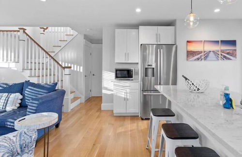 Middletown House | Newly remodeled home-Stay close to beach w/easy access to Newport