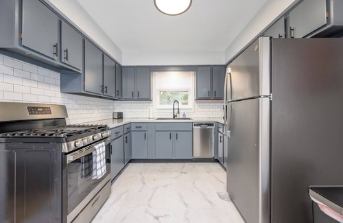 Highland Square House | Newly Remodeled Metro Parks Home