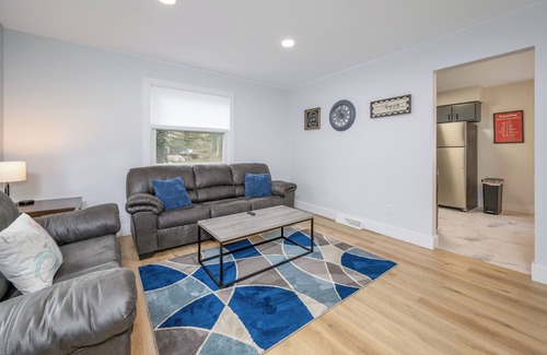 Highland Square House | Newly Remodeled Metro Parks Home