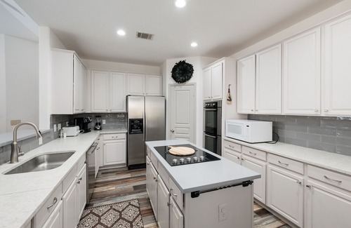 Sonoma Ranch House | NEWLY REMODELED! One Story with POOL and Hot Tub