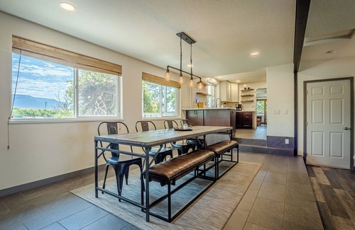 Palisade Other | *Newly Remodeled* Perfect for Groups