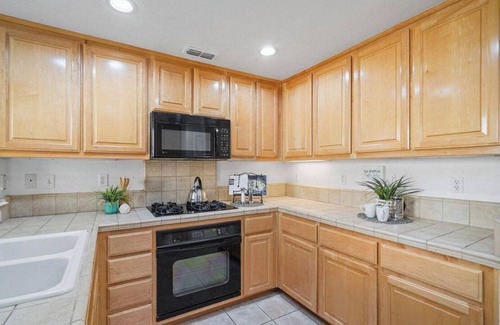 Communications Hill House | Newly Remodeled Townhouse Communication Hill