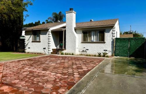 Valley Glen House | Newly remodelled Los Angeles House with access to pool