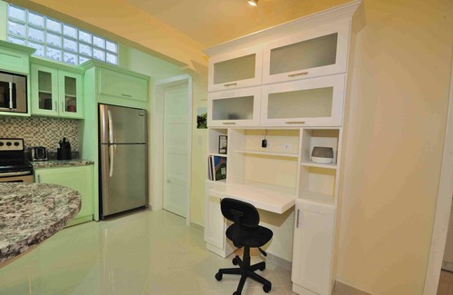 Buenos Aires Condo | Newly Renovated Condo One Block From Beach