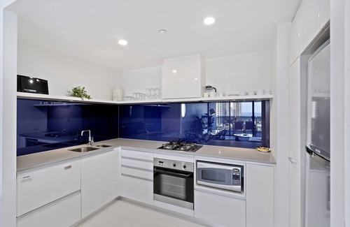 Surfers Paradise Apartment | 🤩 Newly Renovated Ocean View Apartment in the Heart of Surfers Paradise 🤩