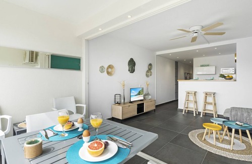 Orient Bay Condo | Newly Renovated 1 Bedroom Condo With Amazing Seaview! Beachfront Pool!