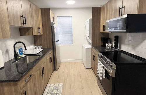 Walkerville Apartment | Newly renovated 2 bed 1 bath #UPPER floor unit.