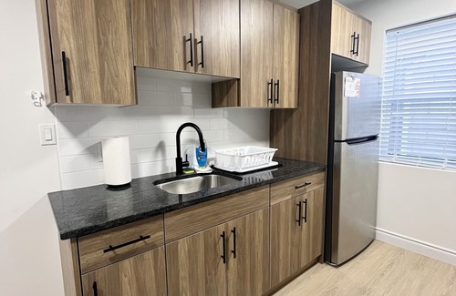 Walkerville Apartment | Newly renovated 2 bed 1 bath #UPPER floor unit.