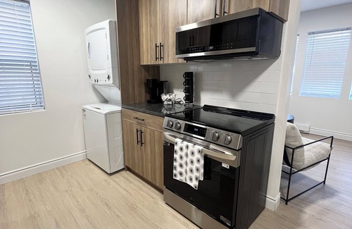 Walkerville Apartment | Newly renovated 2 bed 1 bath #UPPER floor unit.