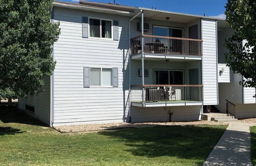 Rock Springs Condo | Newly renovated 2 bed/2 bath condo. Great location. Midterm stays only.