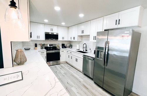 Parkland House | Newly renovated 3 bdr townhome, minutes from Tacoma Dome