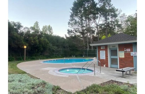 Aptos House | Newly Renovated 3-Bedroom New Brighton Beach Condo