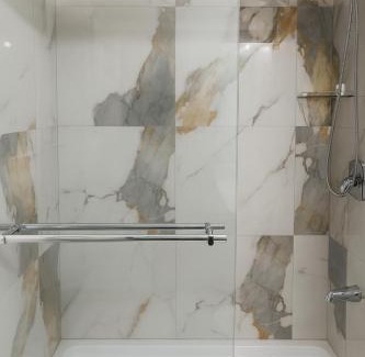 Orangeville Apartment | Newly Renovated 3BR Orangeville Basement Suite with Private Access, 10 Min Walk to Headwaters Hospital, 5 Min Drive to Mount Alverno Luxury Resorts, Ideal for Medical, Vacation or Work Stays!