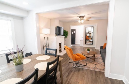 Independence House | Newly Renovated 3BR with Private Yard and Parking!