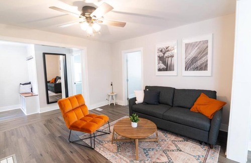 Independence House | Newly Renovated 3BR with Private Yard and Parking!