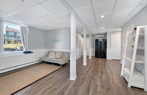 Point Judith House | Newly Renovated 4-bed Beach House in Point Judith - 10/10 Walkability!