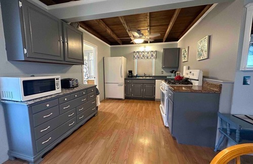 Hampton House | Newly Renovated, all new beds and bedroom furniture