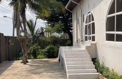 Abeokuta House | Newly renovated almost heaven 2 bdrm; large living room with view of courtyard.