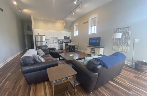 Lafayette Square Condo | Newly Renovated Apartment IDEAL 4 LONG STAYS Close to Downtown Lafayette Square