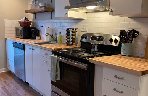 Midtown Apartment | Newly renovated backhouse in the heart of Memphis' historic Evergreen District.