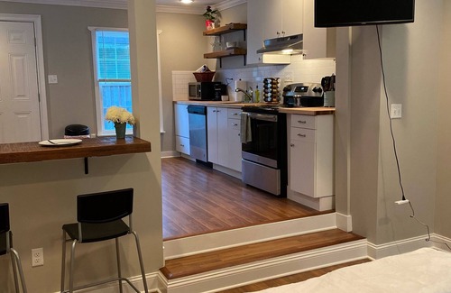 Midtown Apartment | Newly renovated backhouse in the heart of Memphis' historic Evergreen District.