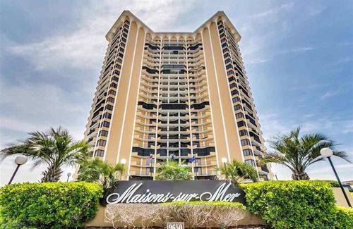 Myrtle Beach Condo | Newly renovated condo- Shore Drive building right on the beach