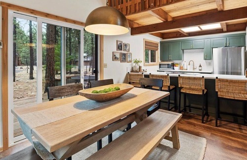 Black Butte Ranch Cabin | Newly renovated cozy cabin in charming Black Butte Ranch