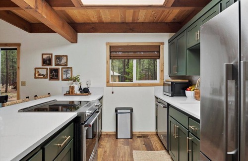 Black Butte Ranch Cabin | Newly renovated cozy cabin in charming Black Butte Ranch