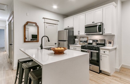 Corridor South House | Newly renovated half duplex in heart of OKC