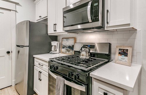 Corridor South House | Newly renovated half duplex in heart of OKC