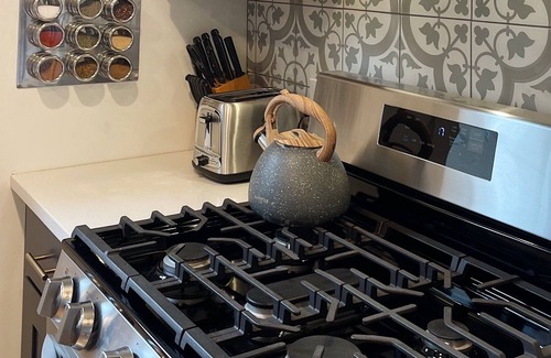 Midway House | Newly Renovated Home- minutes from light rail