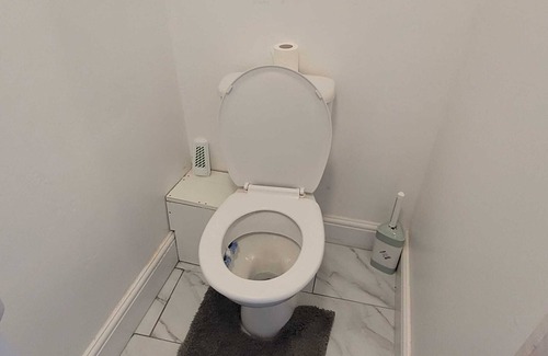 Erith Bed & Breakfast | Newly renovated house in a very calm location and near station