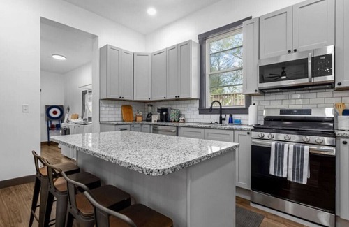 Franz Park House | Newly Renovated House in DogTown