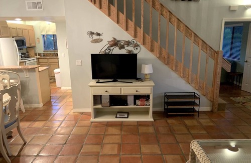 Bella Vista House | *Newly renovated* Jupiter Retreat Walk to beach, shops 3 BR 2.5 Ba