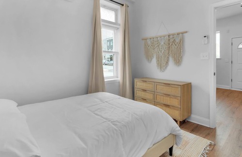 Port Covington Apartment | Newly Renovated Oasis in Federal Hill 1F