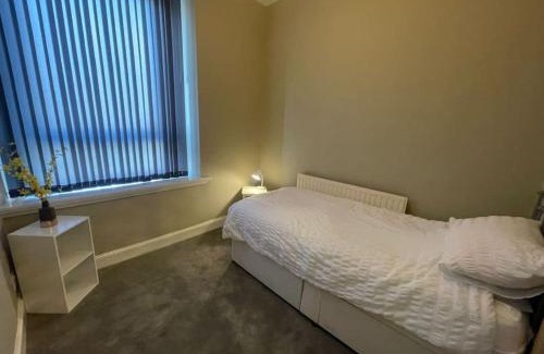 Hawick Apartment | Newly Renovated Oliver Apartment