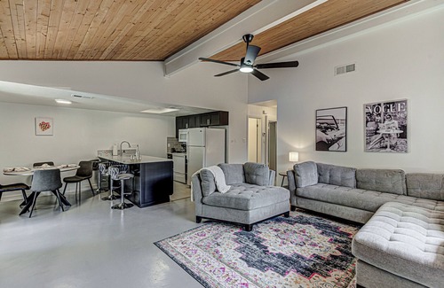 Barton Hills House | Newly Renovated! Pool and Patio I Mins to DT