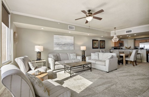 Gulfport Condo | Newly Renovated Pool! Enjoy Fall on the Coast.