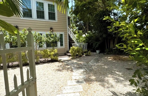 Southside House | Newly Renovated: 1 BDR 5 min to Palm Beach!