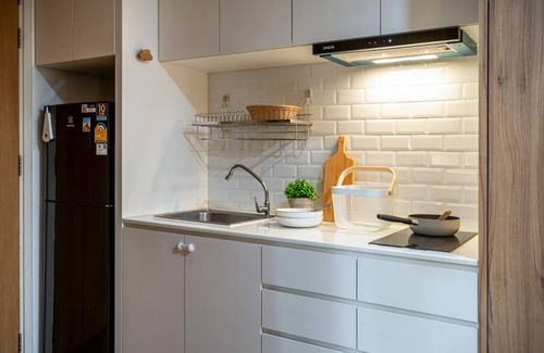 Nana Condo | Newly renovated Work-Friendly Condo @ Heart of BKK 5mins to Train