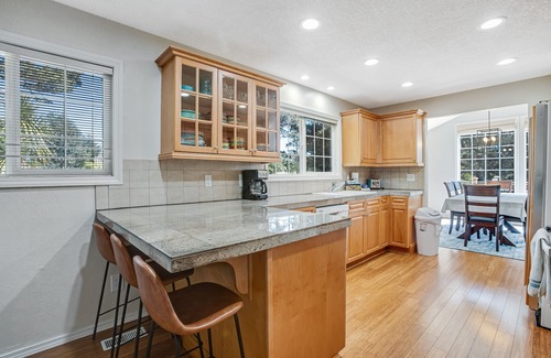 Warrenton House | Newly updated, dog-friendly house near the beach with hot tub & grill