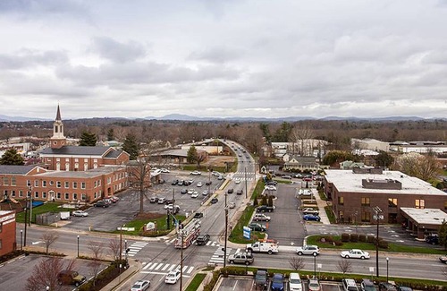 Hendersonville Apartment | Newly Updated Hendersonville Main Street Efficency 6th Floor Skyland Building