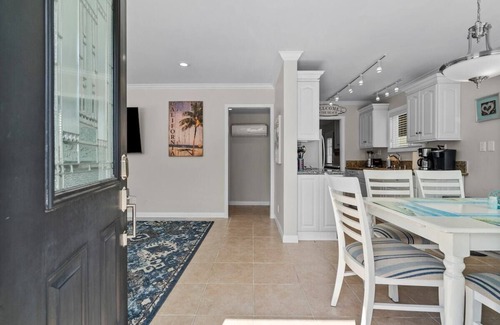 Newport Beach House | Newport Beach 1 bedroom, 1 bath + Sleeper Sofa Bed - Home/Beach/Garage/Patio
