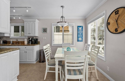 Newport Beach House | Newport Beach 1 bedroom, 1 bath + Sleeper Sofa Bed - Home/Beach/Garage/Patio