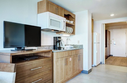 Yachting Village Resort | Newport Harbor, Rhode Island: 1BR w/Kitchen & FREE Wi-Fi, Close to Attraction