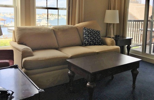 Yachting Village Resort | Newport Onshore Resort 3 BR, 2 king beds, 2 twins, 2 Queen sofa, 3 full baths