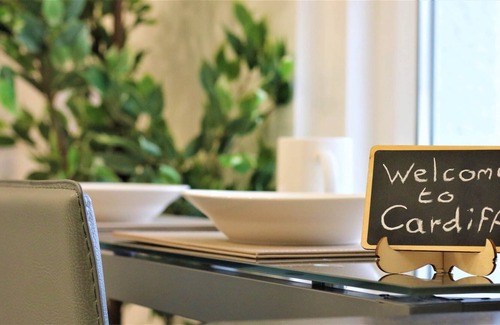 Adamsdown House | Newport Road Terrace (Sleeps 10)