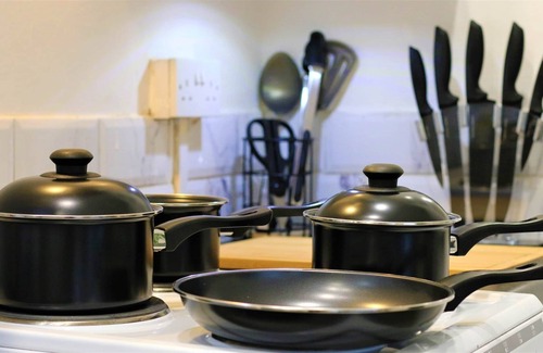 Adamsdown House | Newport Road Terrace (Sleeps 10)